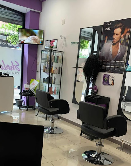 Interior elegante de Shalom Peluquería y Estética en Logroño